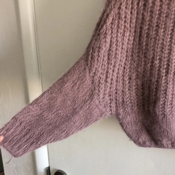 LU LU’S | Pink shag wide neck crop sweater - Picture 3 of 7